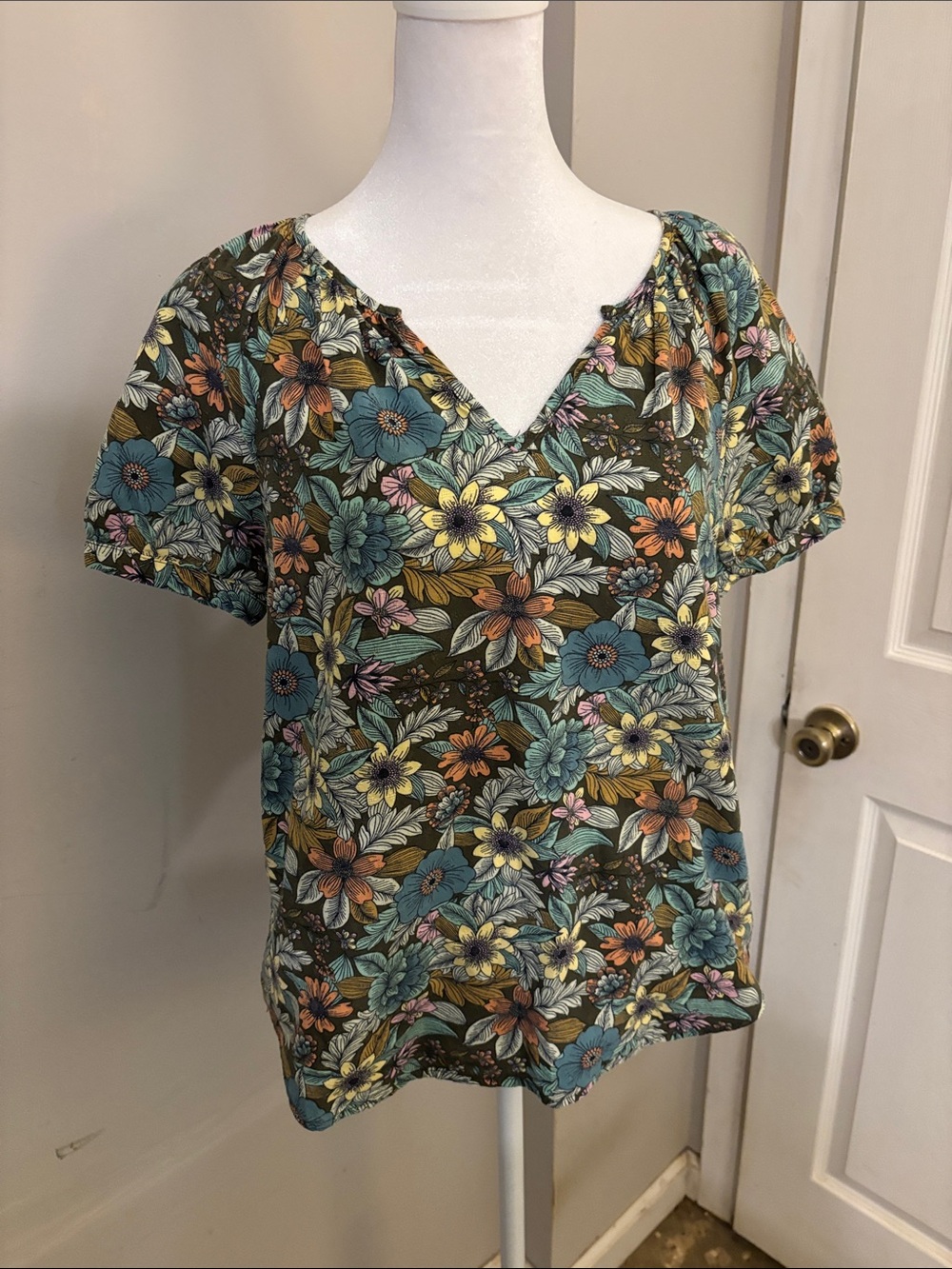 a.n.a Olive Floral V-Neck Short Sleeve Top